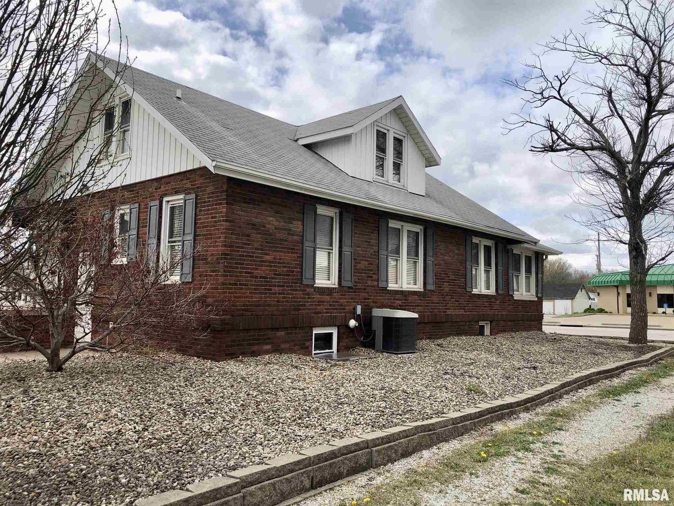 435 W Jackson St, Macomb, IL 61455